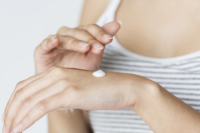 Calcium nail hardener - zadbaj o swoje paznokcie i dłonie